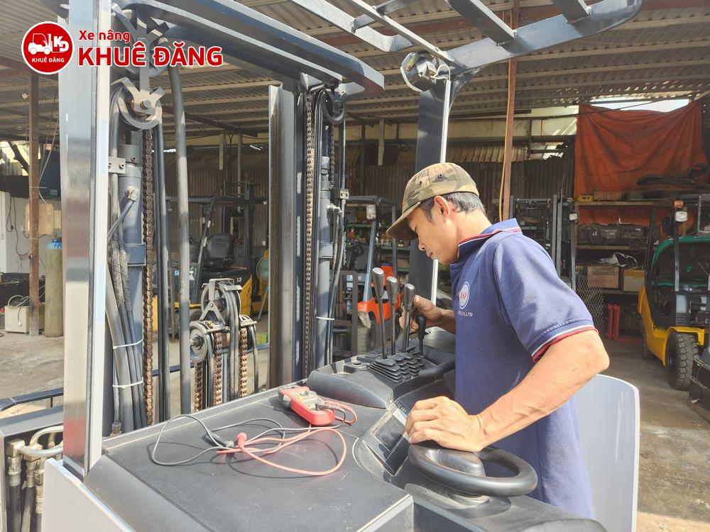 Sửa xe nâng điện đứng lái tại Bình Tân TPHCM Sửa xe nâng điện đứng lái tại Bình Tân TPHCM