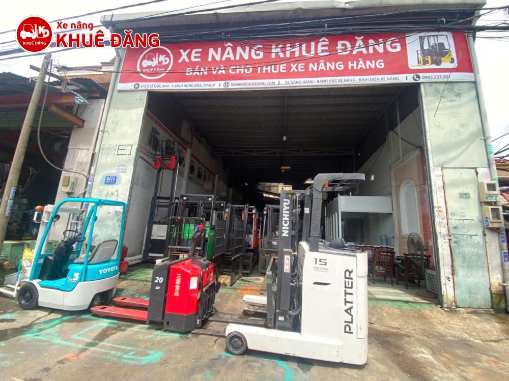 Xe nâng điện đứng lái cũ Nhật Bản