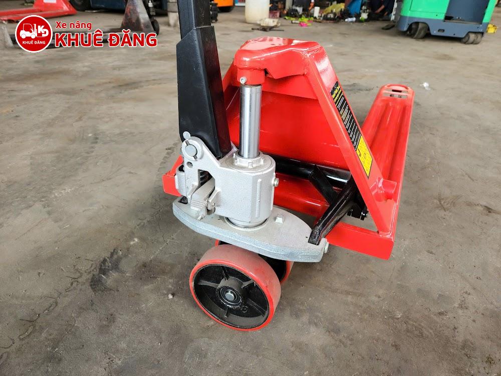 Xe nâng tay 3 tấn NITTO càng hẹp 550mm