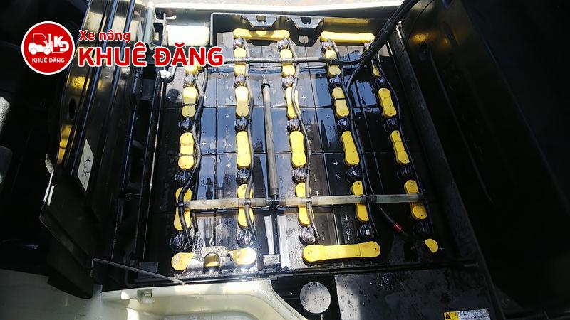 1932-Xe nâng điện ngồi lái 1.8 tấn Toyota 7FB18