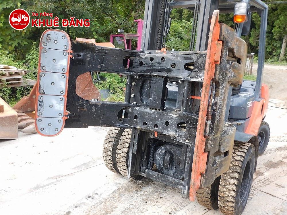 Xe nâng dầu 3 tấn Toyota 02-8FD30 có thể kẹp cuộn đường kính từ 250mm đến 1.8 mét