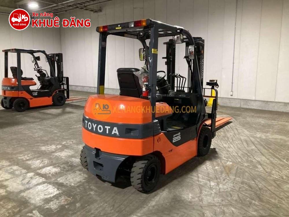 1404-Xe nâng điện ngồi lái 2.5 tấn Toyota 8FB25