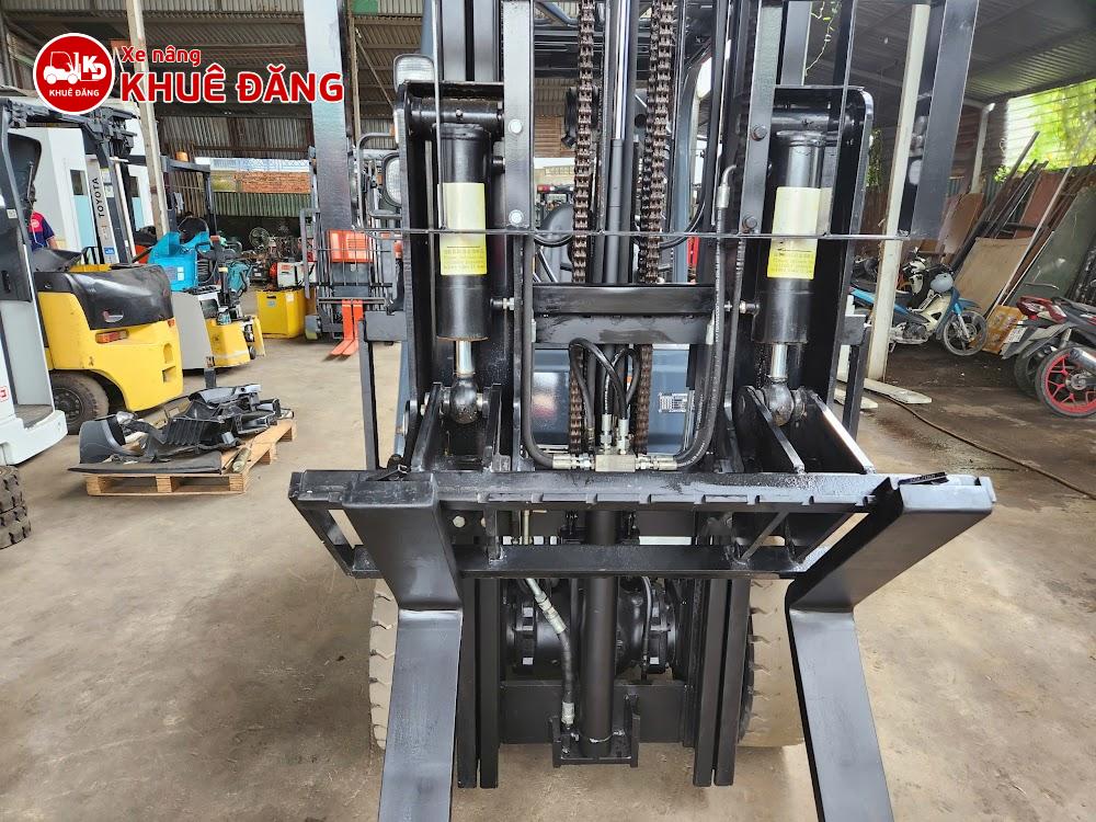 Xe nâng dầu 2.5 tấn Unicarriers FHD25T5. Khung nâng 5m, ty giữa, gật gù