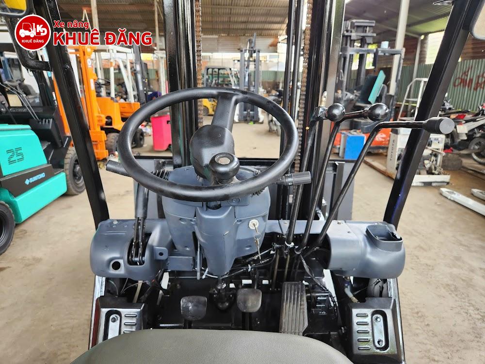 Xe nâng dầu xúc nâng 1.5 tấn Komatsu FD15T-16
