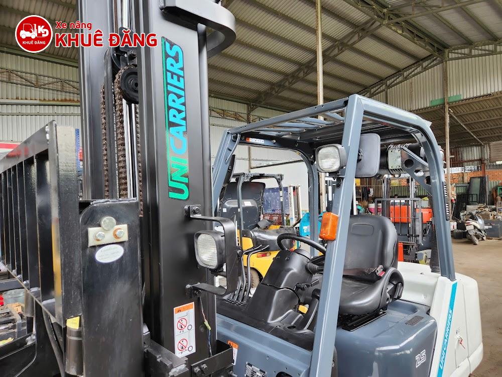 Xe nâng dầu 2.5 tấn Unicarriers FHD25T5. Khung nâng 5m, ty giữa, gật gù