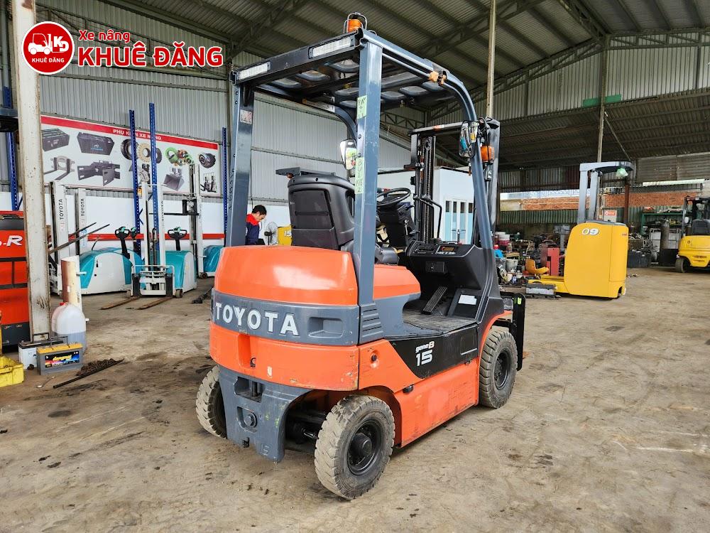 Xe nâng điện ngồi lái 1.5 tấn Toyota 8FB15 nâng cao 2.8m