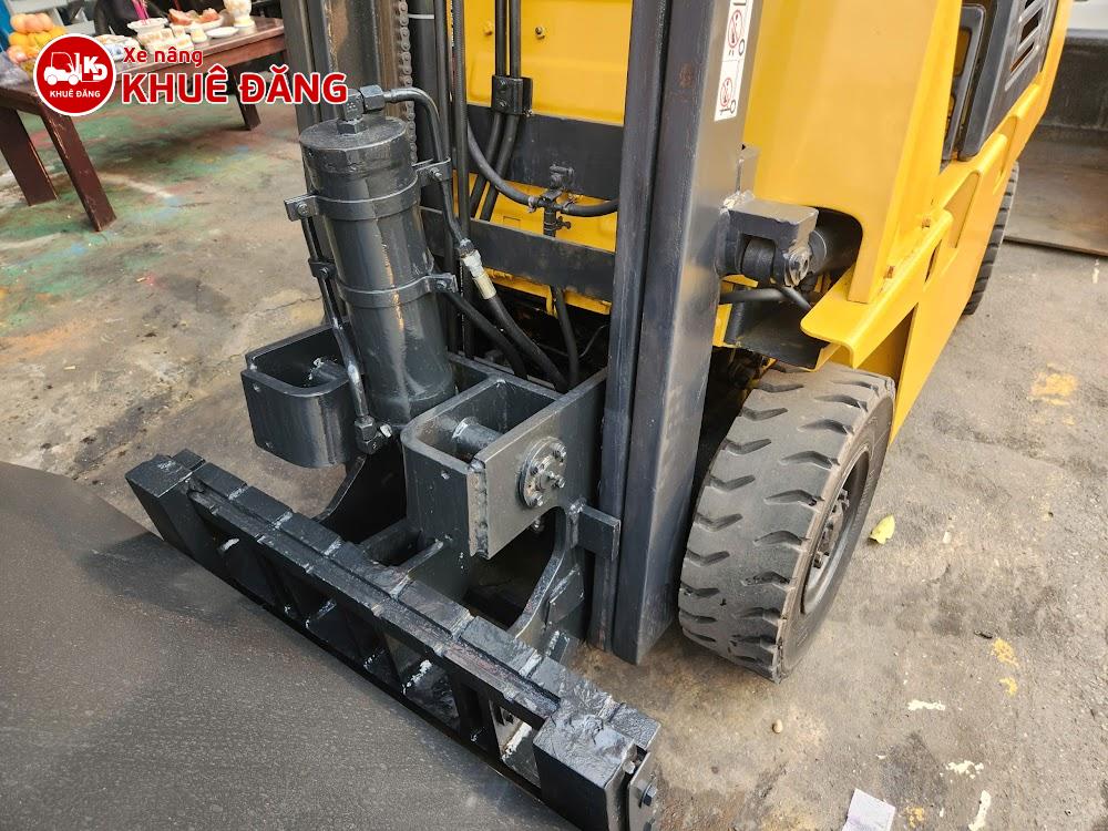 Xe nâng dầu 1.8 tấn Komatsu FD18 gắn gầu xúc