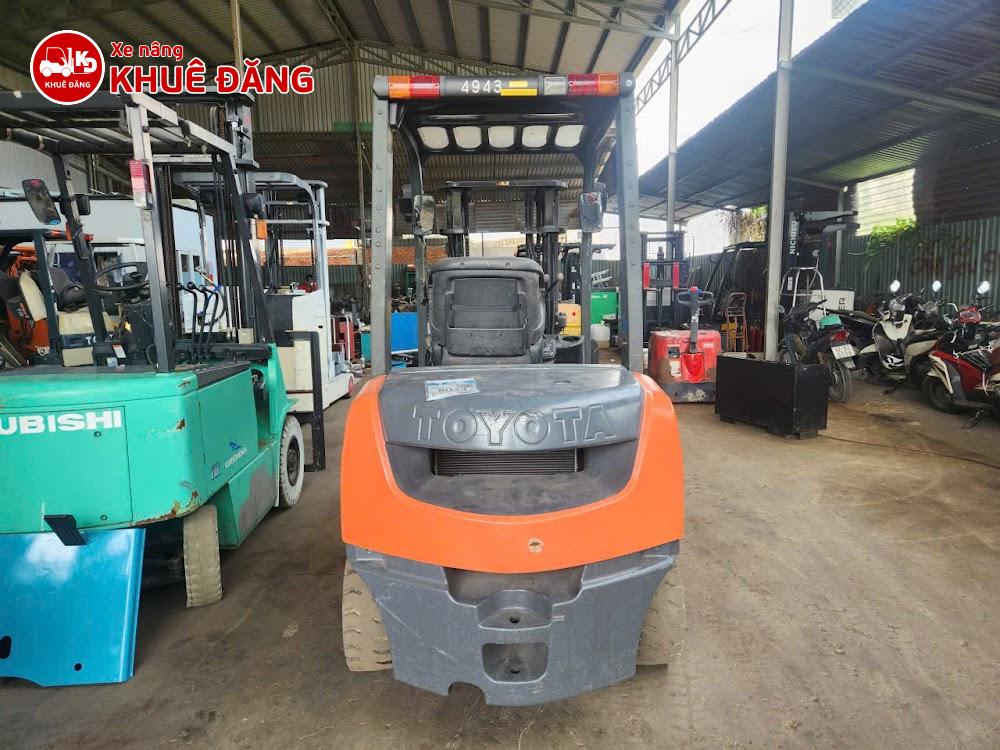 Xe nâng dầu 2.5 tấn Toyota 02-8FD25, sàng khung, sx 2020