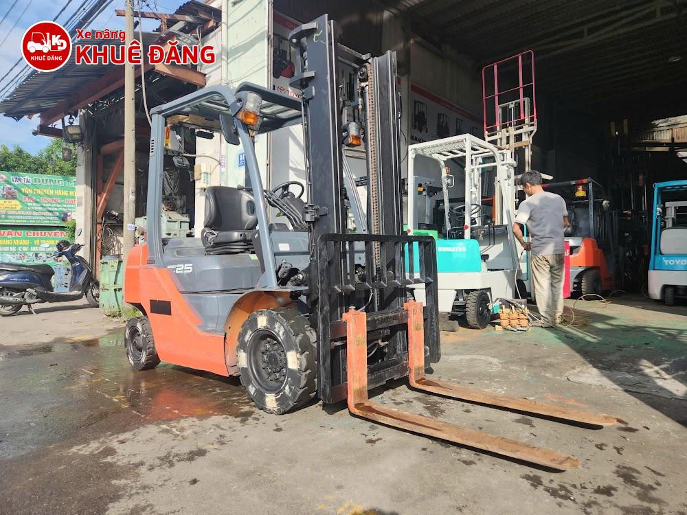 Xe nâng dầu 2 tấn Toyota 02-8FD20