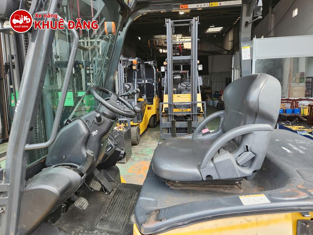 Xe nâng điện ngồi lái 2.5 tấn Komatsu FE25-1, lốp đôi nâng cao 4m