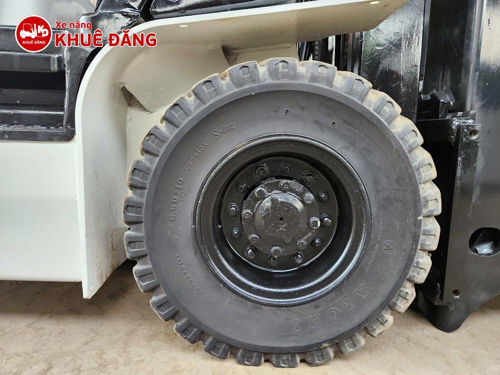 Xe nâng dầu xúc nâng 1.5 tấn Komatsu FD15T-16