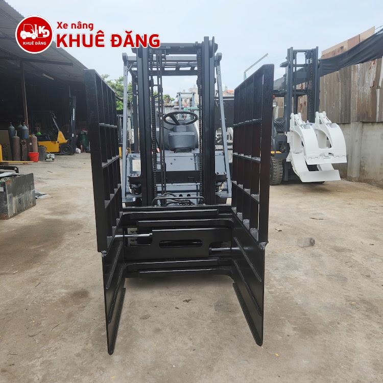 Xe nâng xăng 1.5 tấn Toyota 6FG15 gắn kẹp vuông