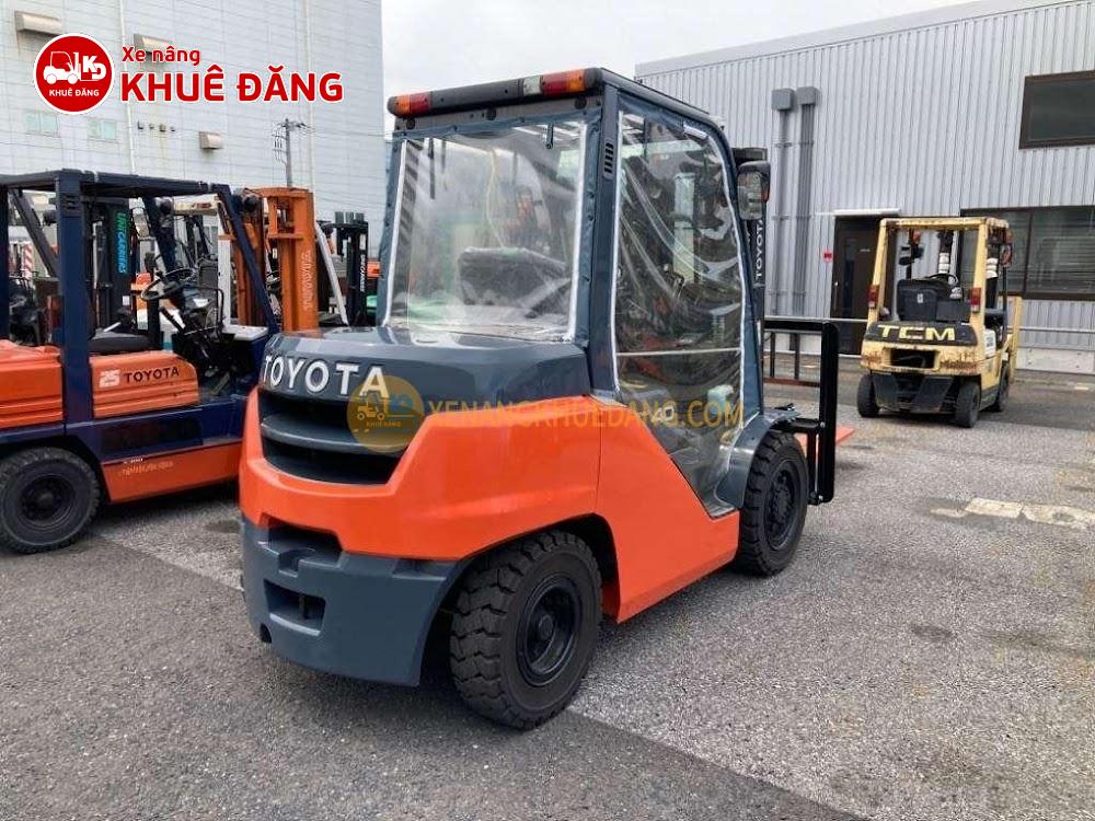 Xe nâng dầu 4 tấn Toyota 8FD40