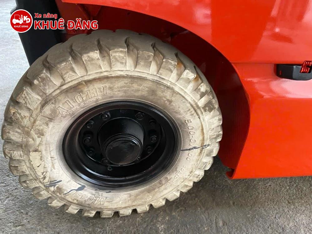 Xe nâng điện ngồi lái 1.5 tấn Toyota 7FB15, nâng cao 3m, bánh trắng