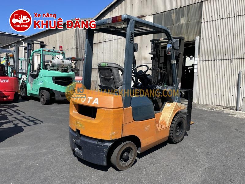 1833-Xe nâng dầu 1.5 tấn Toyota 7FD15