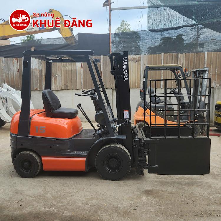 Xe nâng xăng 1.5 tấn Toyota 6FG15 gắn kẹp vuông