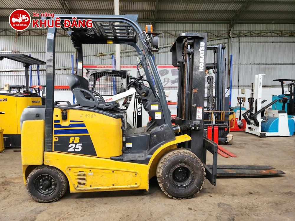 Xe nâng điện ngồi lái 2.5 tấn Komatsu FB25-12