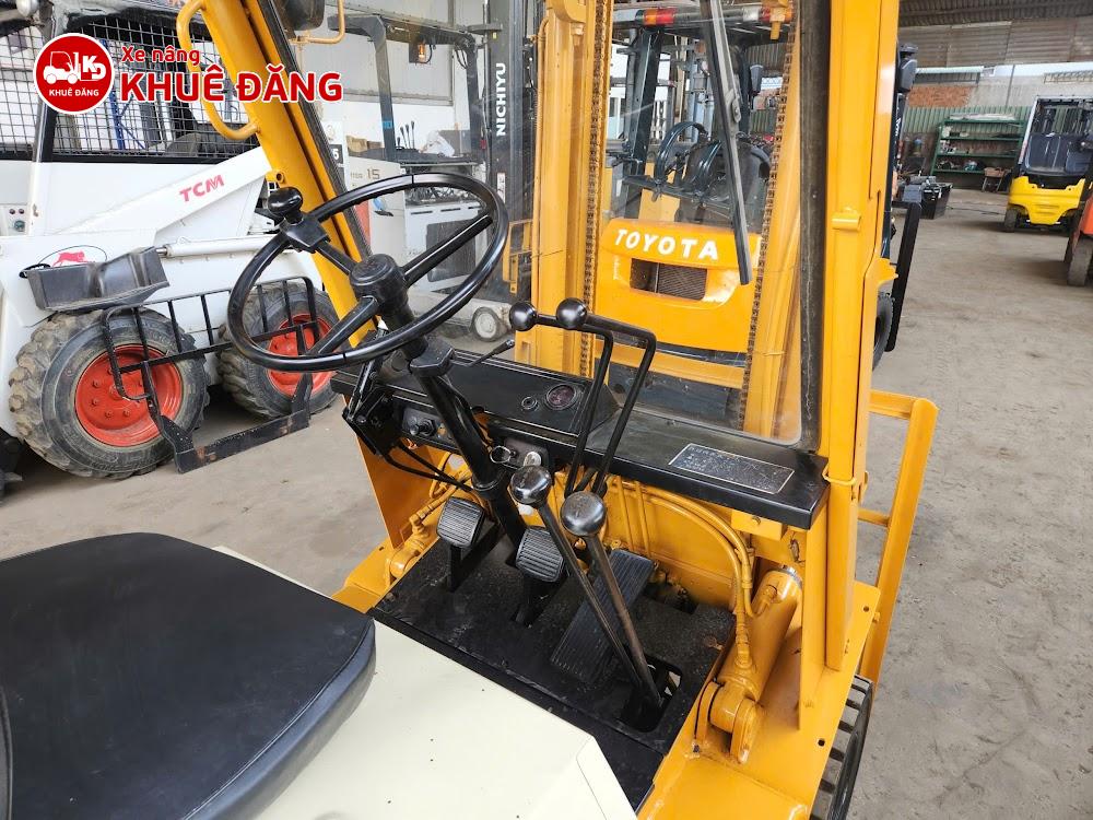 Xe nâng dầu 1.5 tấn Komatsu FD15L-14