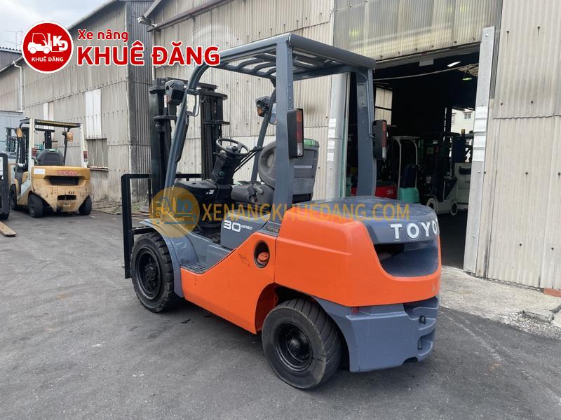 Xe nâng dầu 3 tấn Toyota 8FD30 Nhật Bản