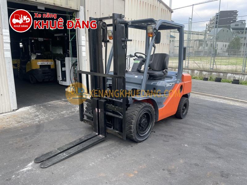 814-Xe nâng dầu 3 tấn Toyota 8FD30