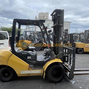 Xe nâng dầu 2.5 tấn Komatsu FD25T-17