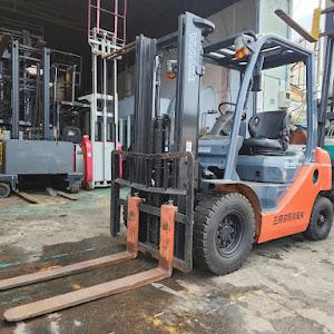 Xe nâng dầu 2 tấn Toyota 02-8FD20 số tự động, ty giữa chui công