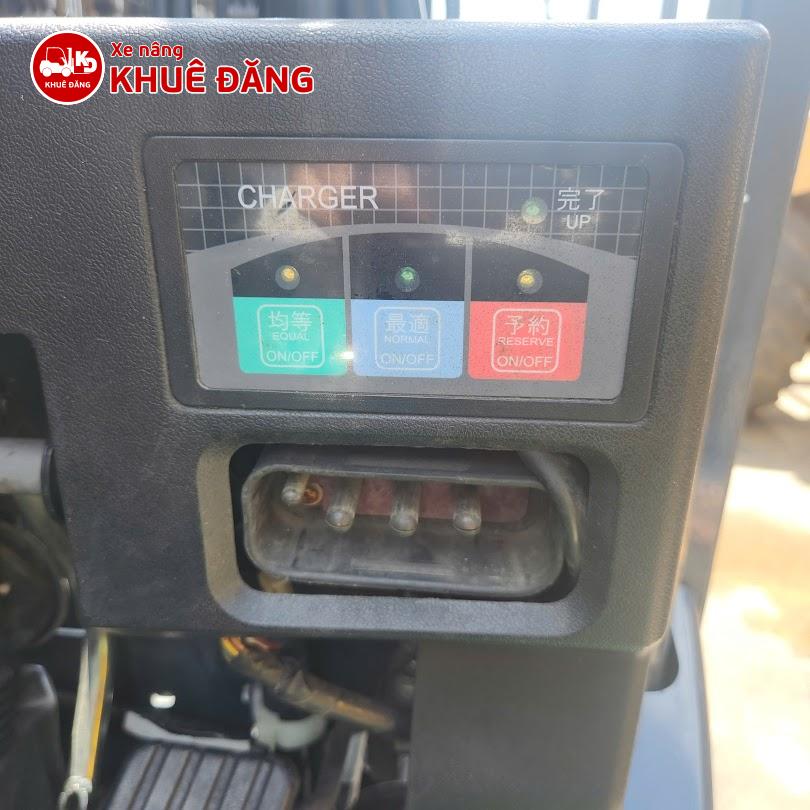 Xe nâng điện ngồi lái 3 bánh 1.8 tấn Toyota 7FBE18