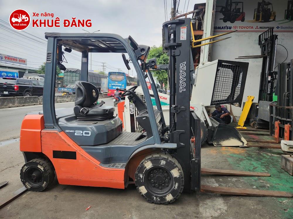 Xe nâng dầu 2 tấn Toyota hàng bãi Nhật có ngoại hình đẹp