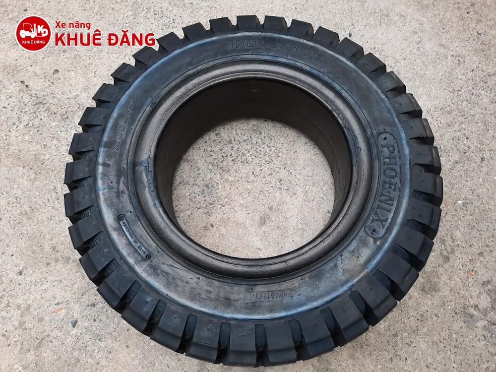 Lốp đặc xe nâng 700-15 Phoenix
