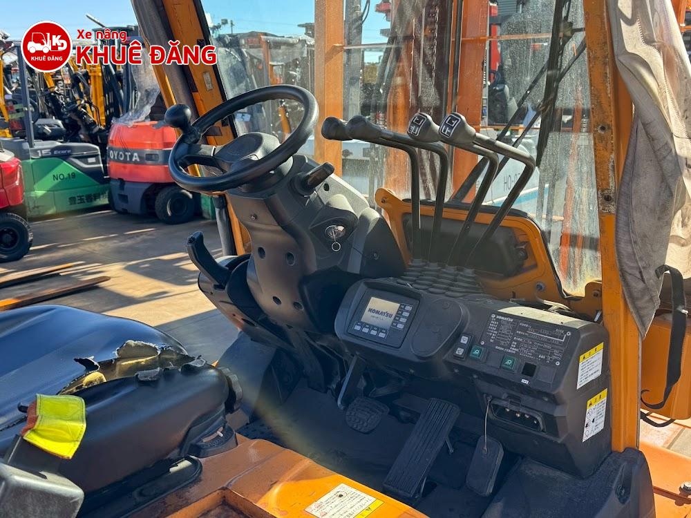 Xe nâng điện ngồi lái 2 tấn Komatsu FB20-12, 4.5m, 2018, sàng càng