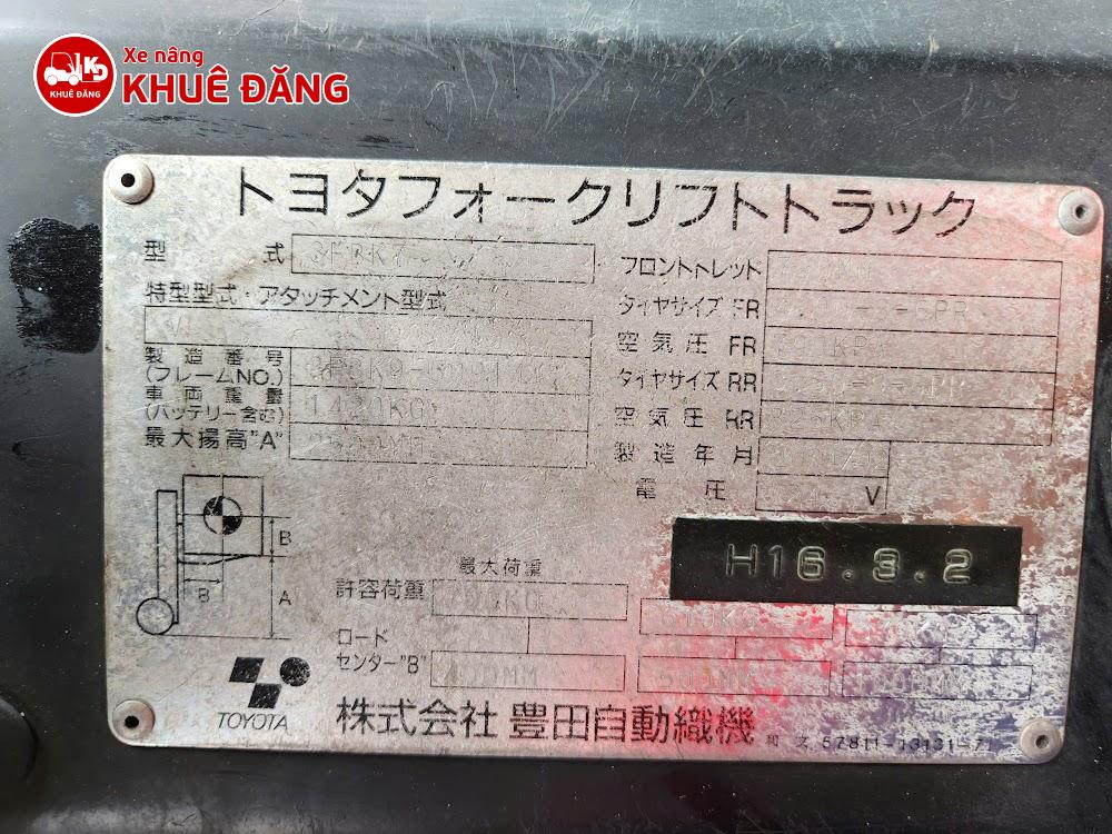 Xe nâng điện ngồi lái 700kg Toyota 3FBK7 màu hồng, 2.5m, SX 2004