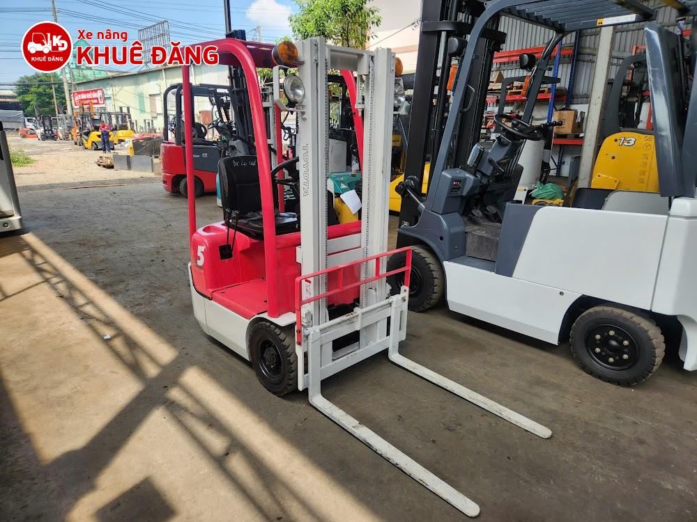 Xe nâng điện ngồi lái 3 bánh 500kg Toyota 3FBK5, nâng cao 2.5m
