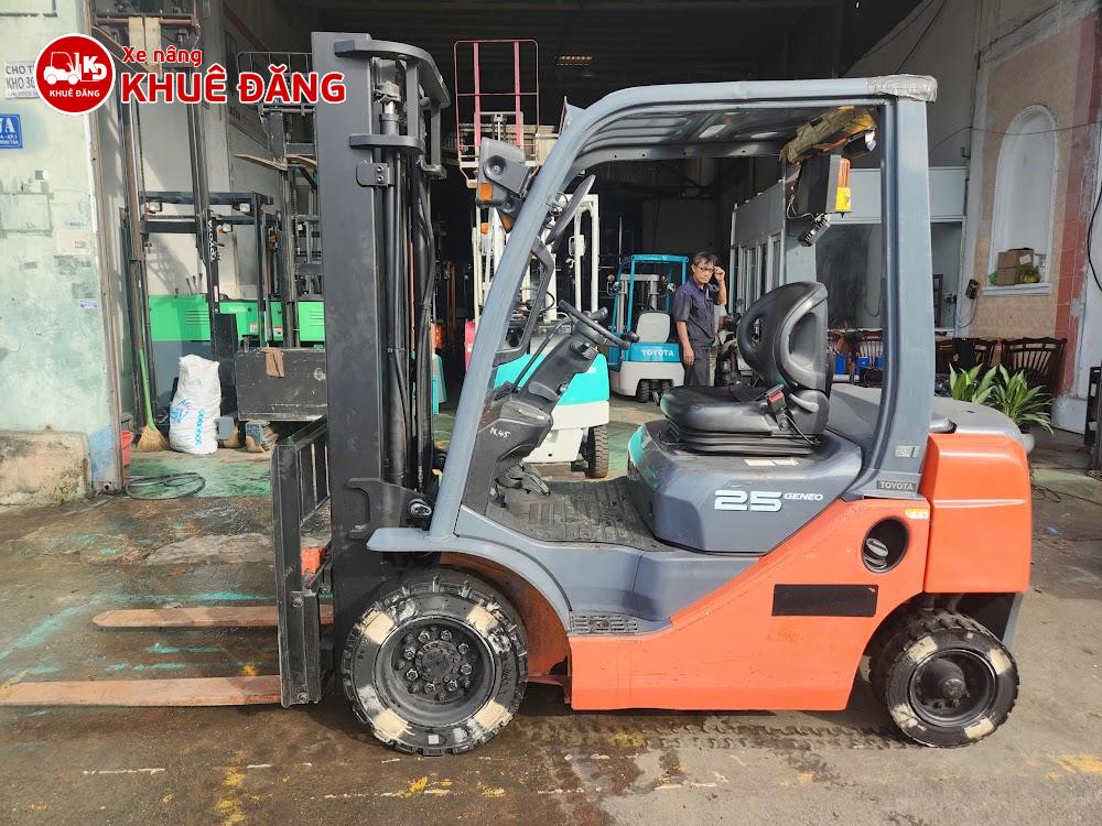 Xe nâng dầu 2 tấn Toyota 02-8FD20