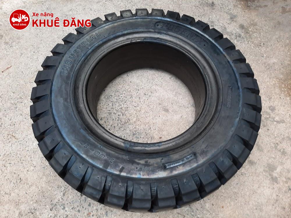 Lốp đặc xe nâng 700-15 Phoenix