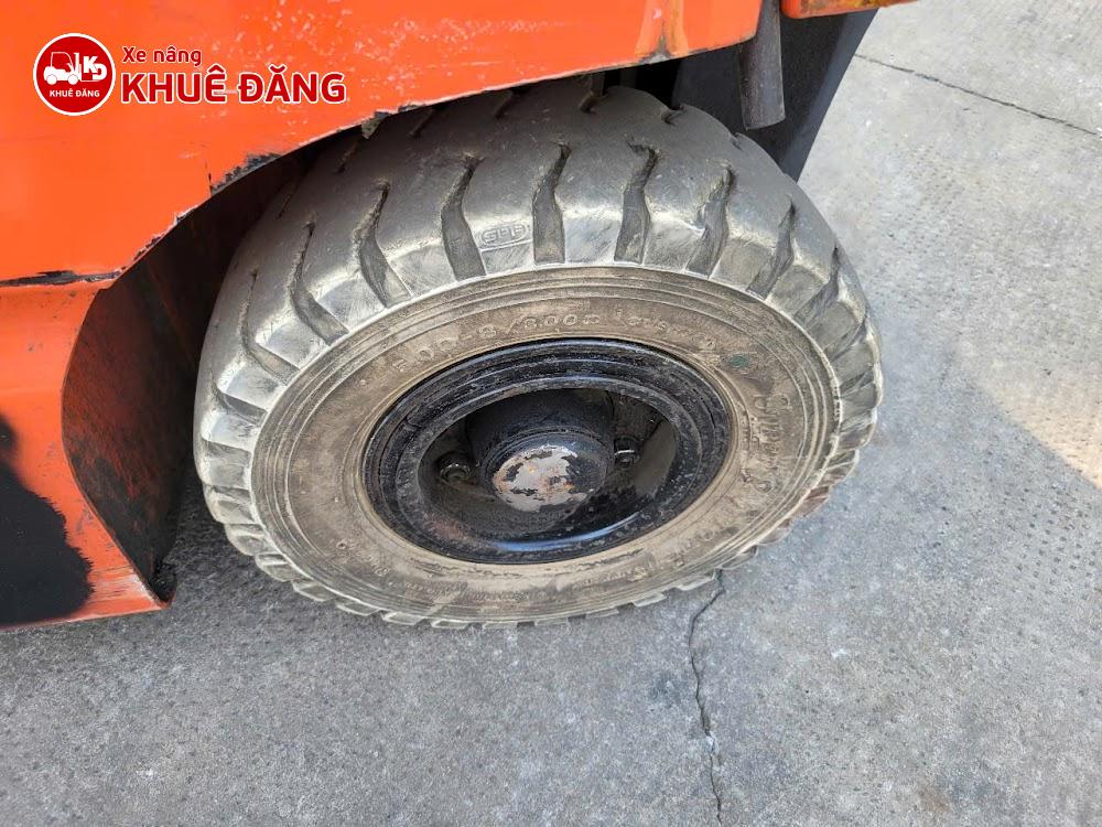 Xe nâng điện ngồi lái 1.8 tấn Toyota 8FBH18, ty giữa chui công