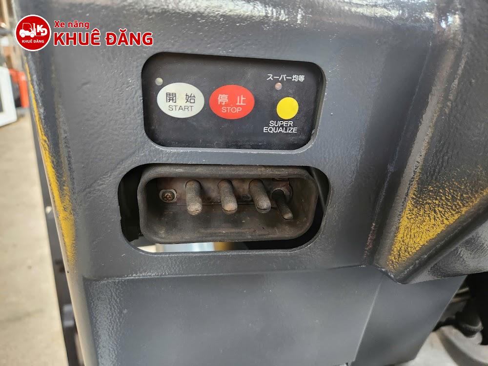 Xe nâng điện ngồi lái 2.5 tấn TCM FB25-7, 4m, đóng mở càng