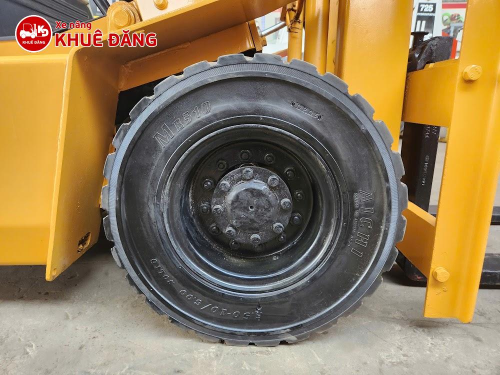 Xe nâng dầu 1.5 tấn Komatsu FD15L-14