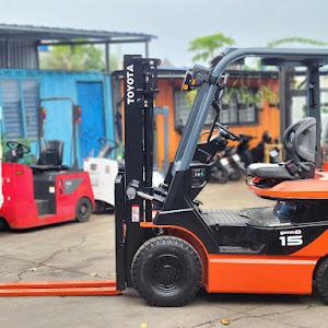 Xe nâng điện ngồi lái 1.5 tấn Toyota 8FB15