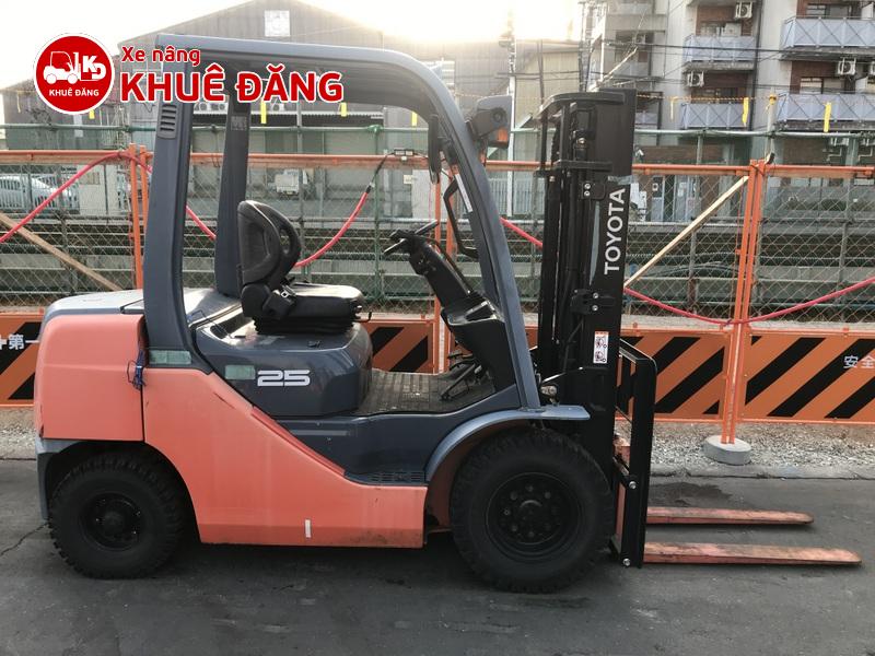 Xe nâng dầu 2 tấn Toyota Nhật Bản
