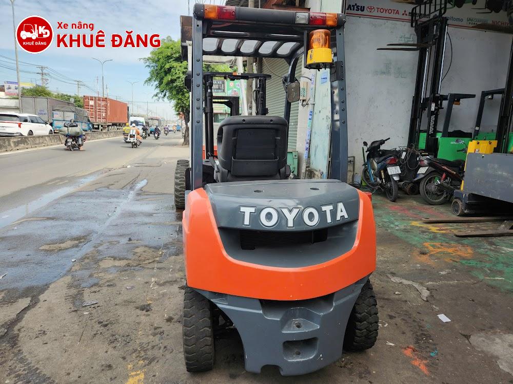 Xe nâng dầu 2 tấn Toyota 02-8FD20 ty giữa chui công