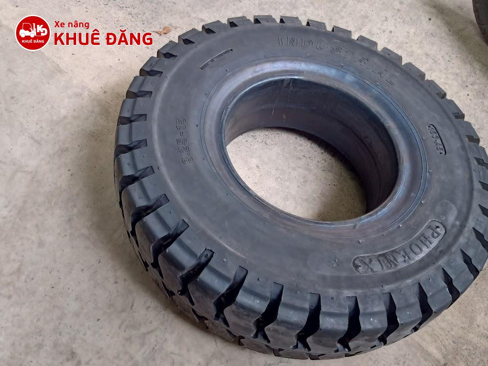 Lốp đặc xe nâng 825-15 Phoenix
