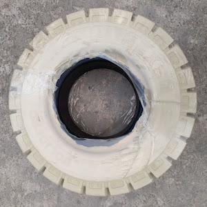 Lốp đặc 18x7-8 Nexen SOLIDPRO Hàn Quốc màu trắng