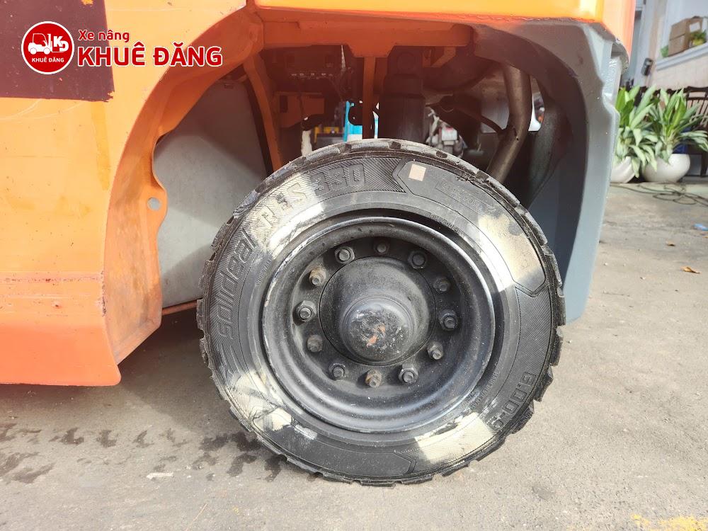 Bánh sau Xe nâng dầu Toyota 02-8FD20 là bánh đặc 500-8