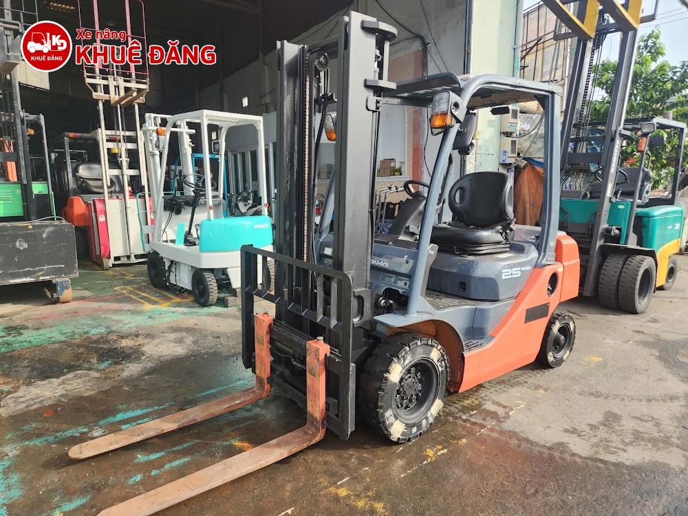 Xe nâng dầu 2 tấn Toyota 02-8FD20