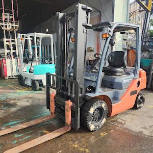 Xe nâng dầu 2 tấn Toyota 02-8FD20