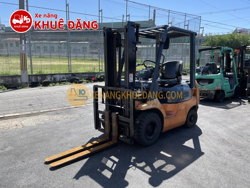 1833-Xe nâng dầu 1.5 tấn Toyota 7FD15