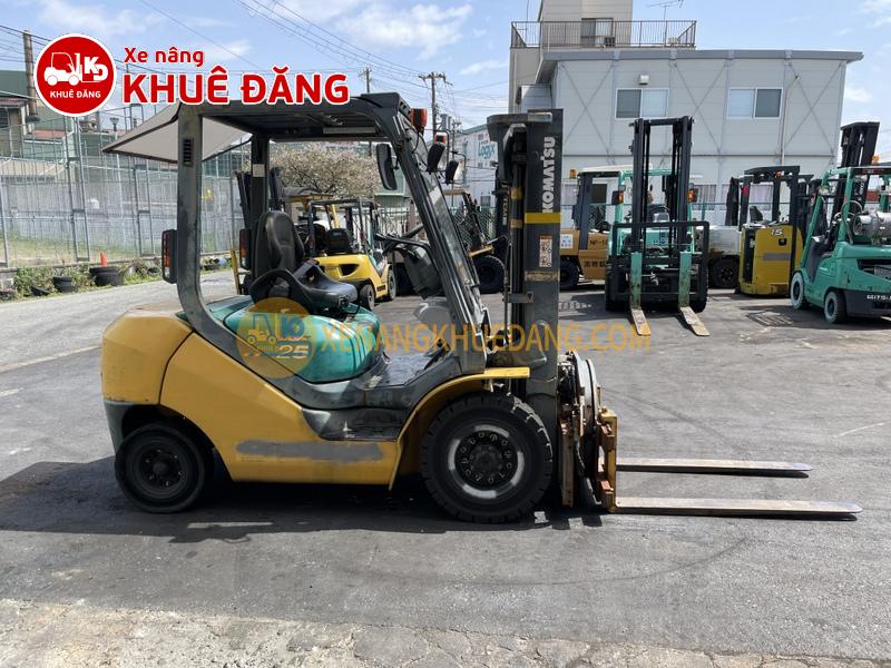 782-Xe nâng dầu 2.5 tấn Komatsu FD25T-16