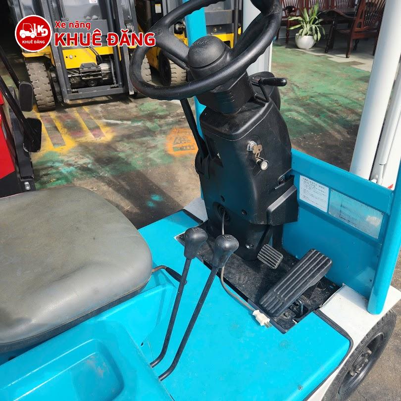 Các cần điều khiển nâng hạ của Xe nâng điện ngồi lái 500kg Toyota 3FBKL5