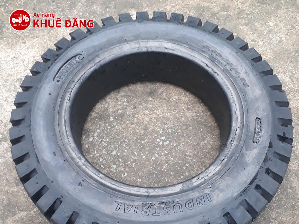 Lốp đặc xe nâng 550-15 Phoenix