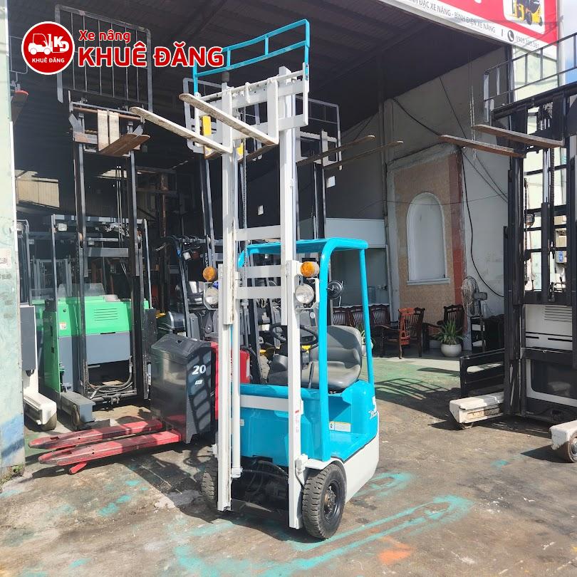 Xe có chiều cao nâng tối đa 2.3m
